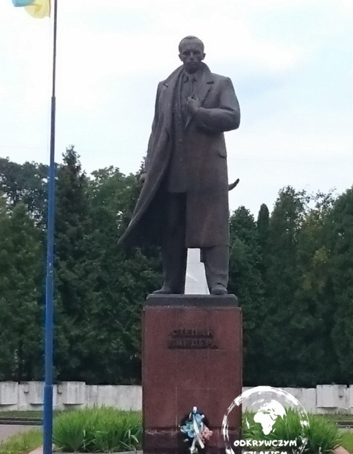 Pomnik Stefana Bandery w Samborze na Ukrainie