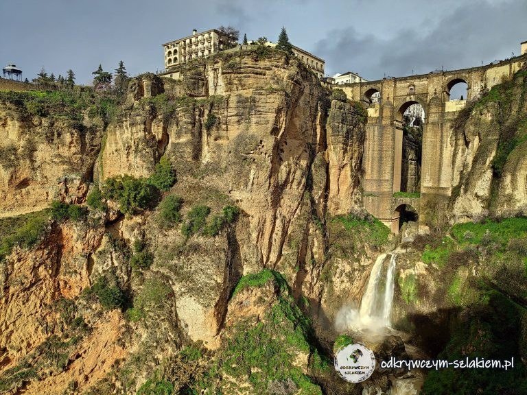Wąwóz El Tajo i Puente Nuevo w Rondzie