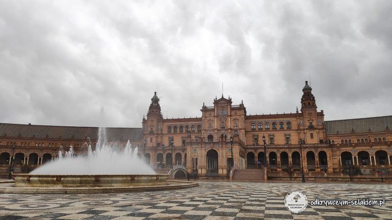 Fontanna na Plaza de España w Sewilli