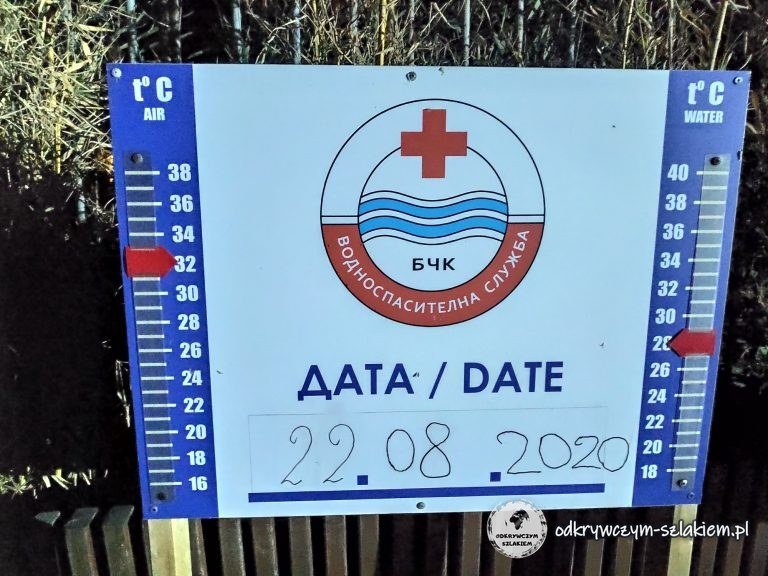 Tablica ratowników na plaży Irakli z 22.08.2020: powietrze 32°C, woda 28°C