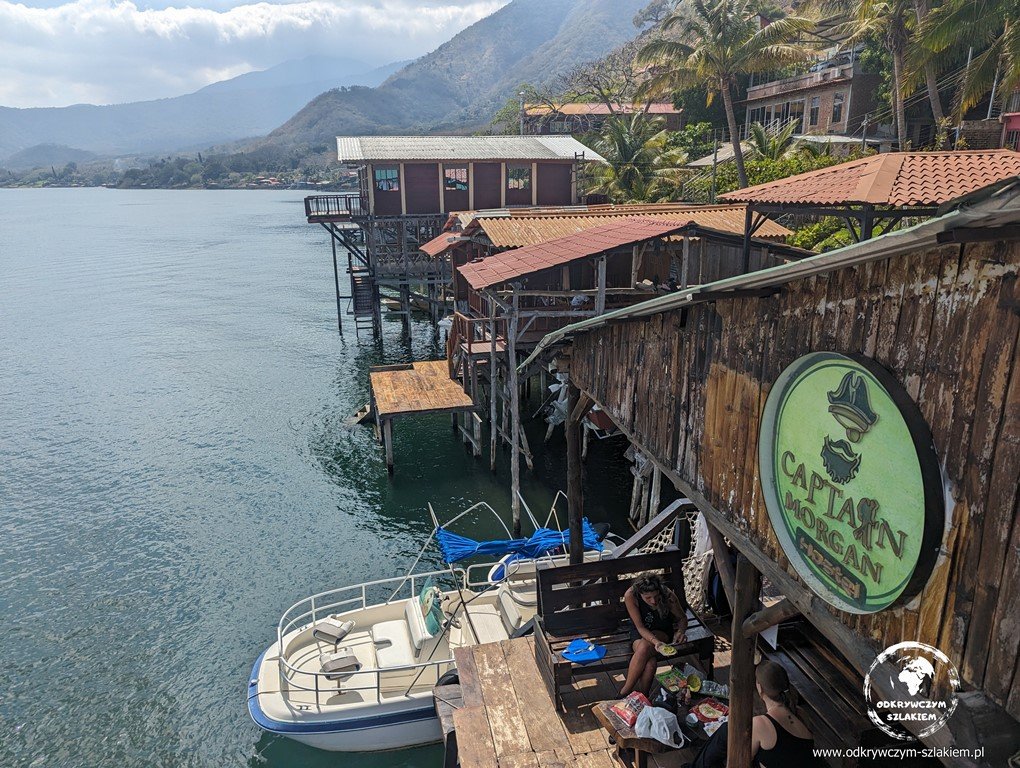 Pomosty i restauracje nad jeziorem Coatepeque, Salwador