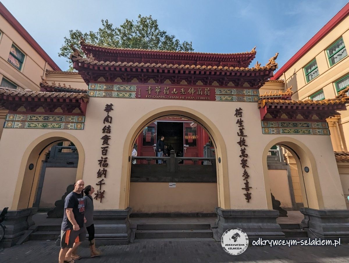 The Chinese-style gate of the He Hua Buddhist temple on Zeedijk in Amsterdam