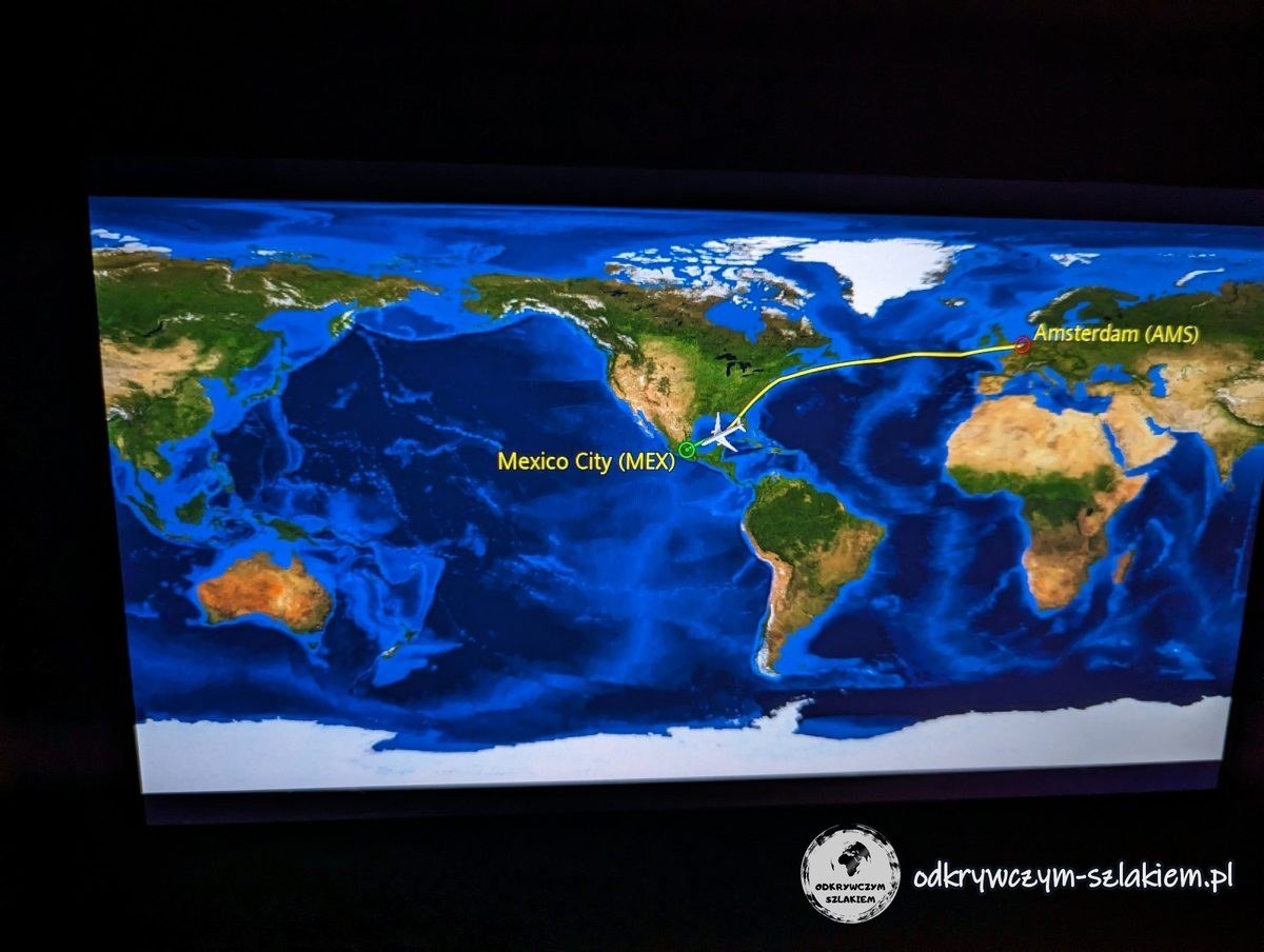 An in-flight screen with the map of the flight from Amsterdam to Mexico City over the Atlantic
