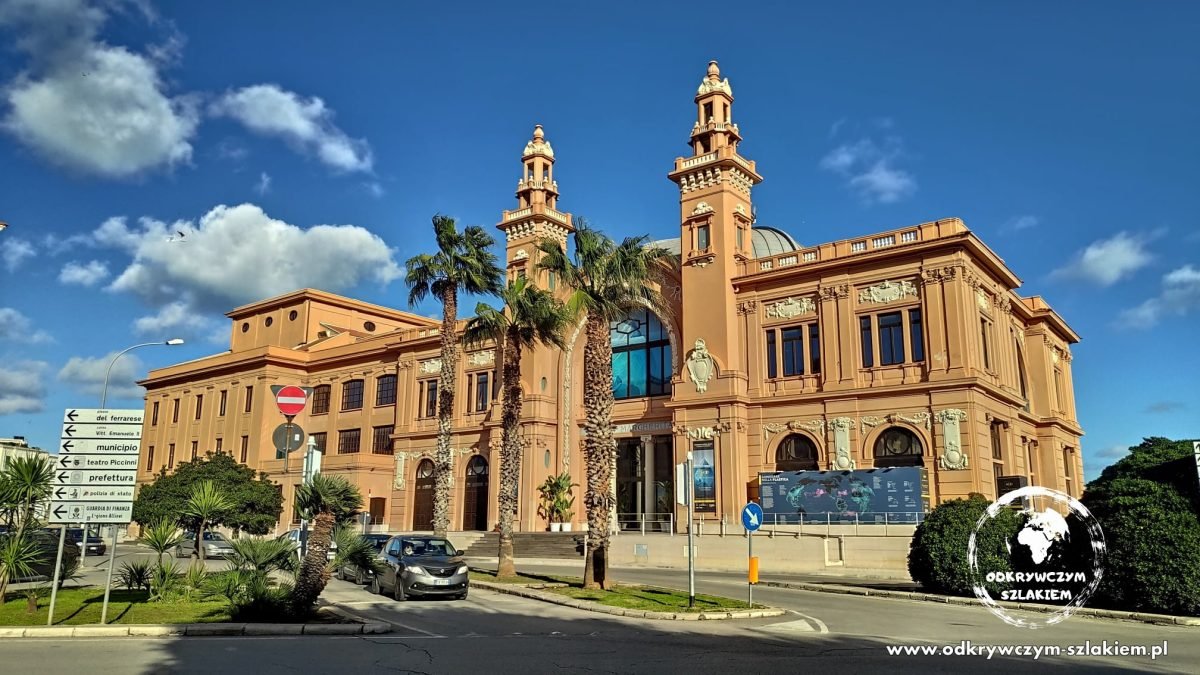 Teatro Margherita w Bari – dawny teatr zbudowany na palach nad morzem