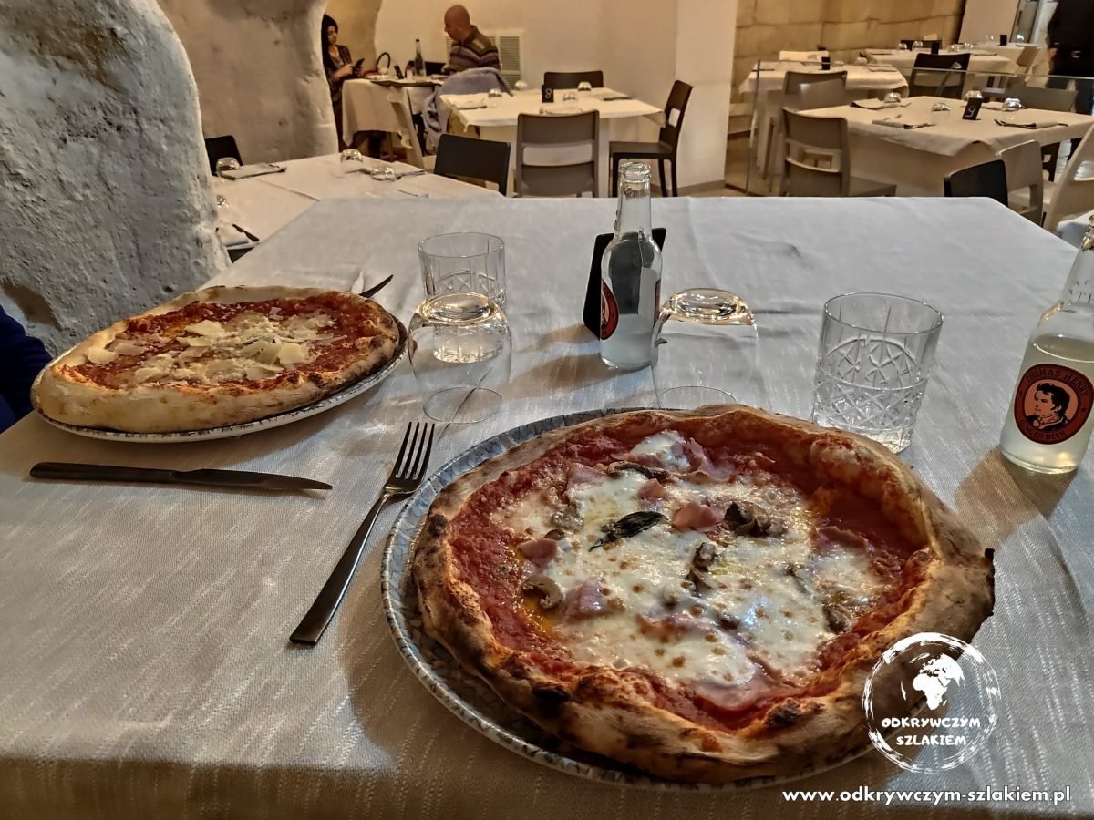 Pizza na obiad w restauracji w Materze
