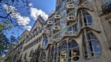 Kamienice Casa Batlló Gaudiego i Casa Amatller przy Passeig de Gràcia