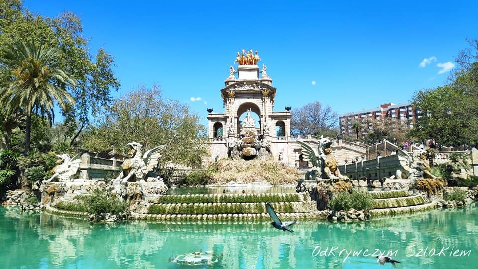 Monumentalna fontanna Cascada w parku Ciutadella w Barcelonie