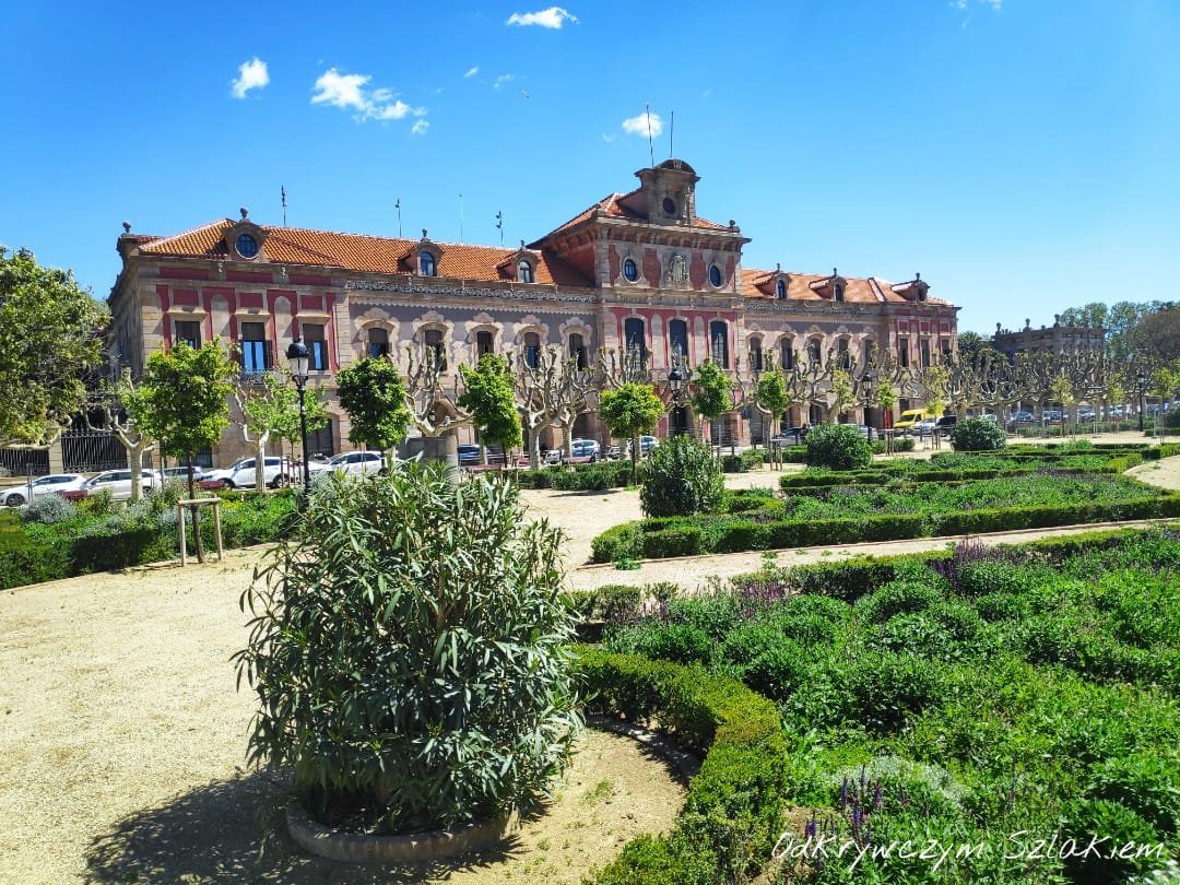 Budynek Parlamentu Katalonii w parku Ciutadella