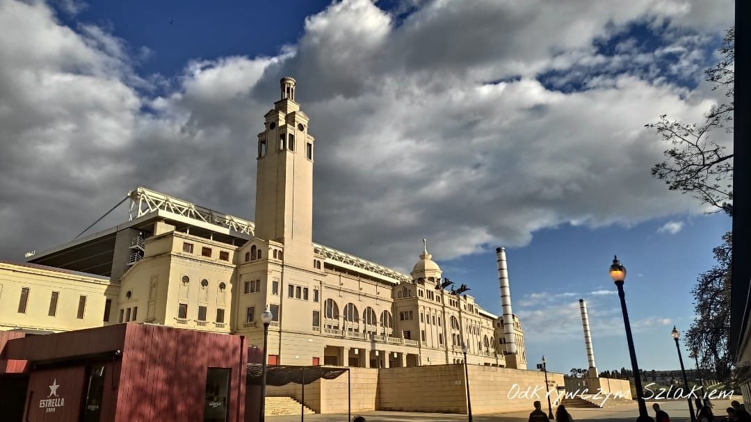 Stadion Olimpijski Lluís Companys na Montjuïc z wieżą maratońską