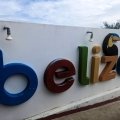 Kolorowy napis „Belize” z tukanem
