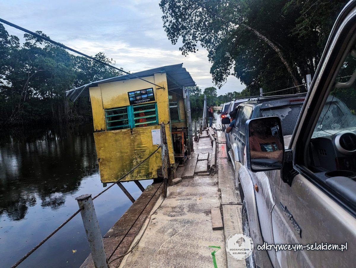 Hand-operated ferry carrying cars across the river on the way to Sarteneja
