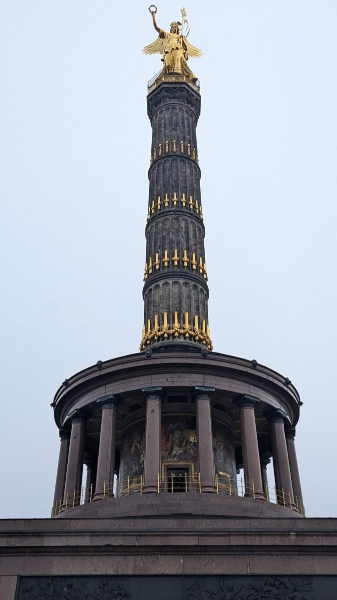 Kolumna Zwycięstwa w Berlinie widziana z dołu