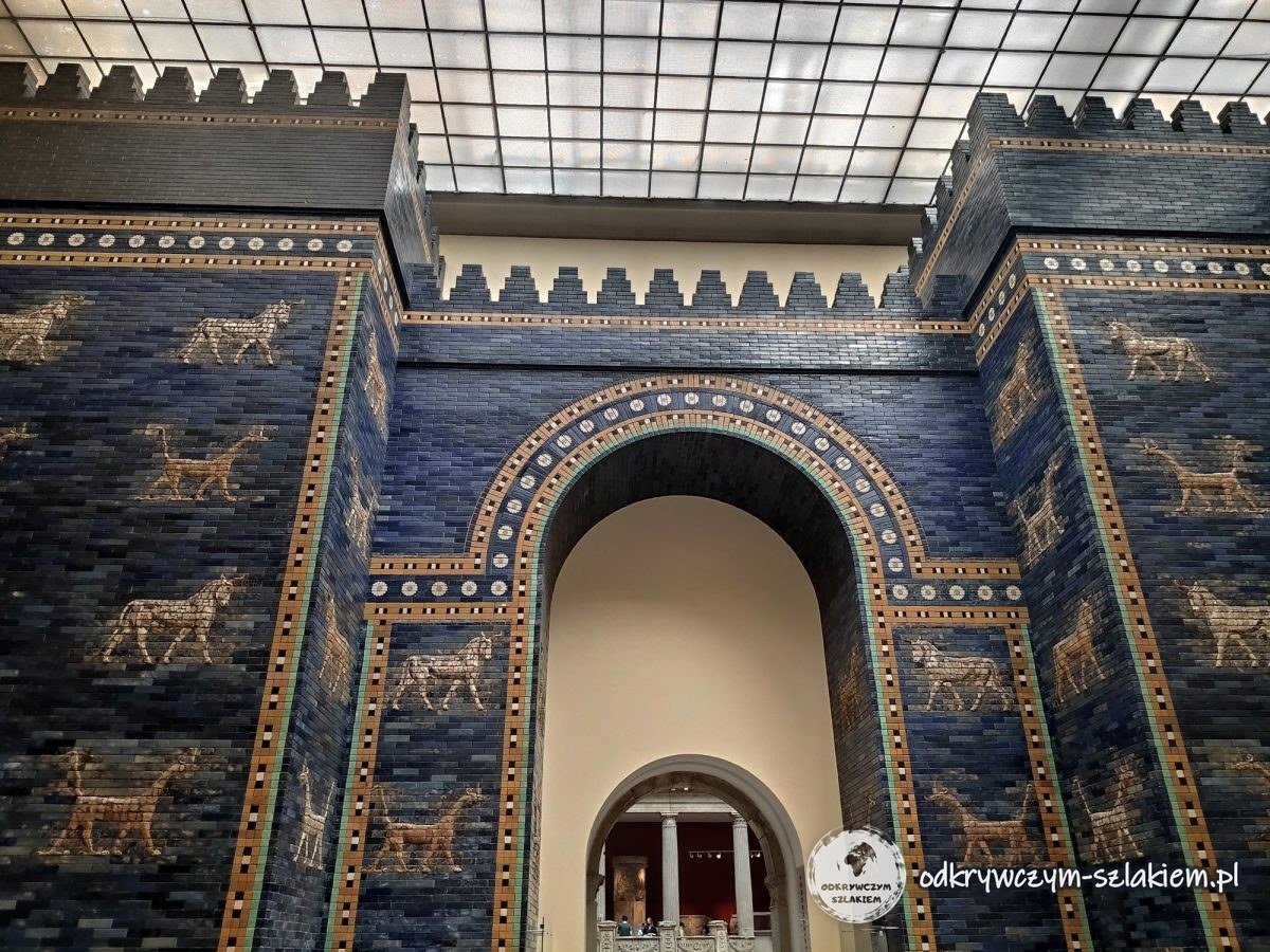 Brama Isztar z Babilonu w Pergamonmuseum w Berlinie