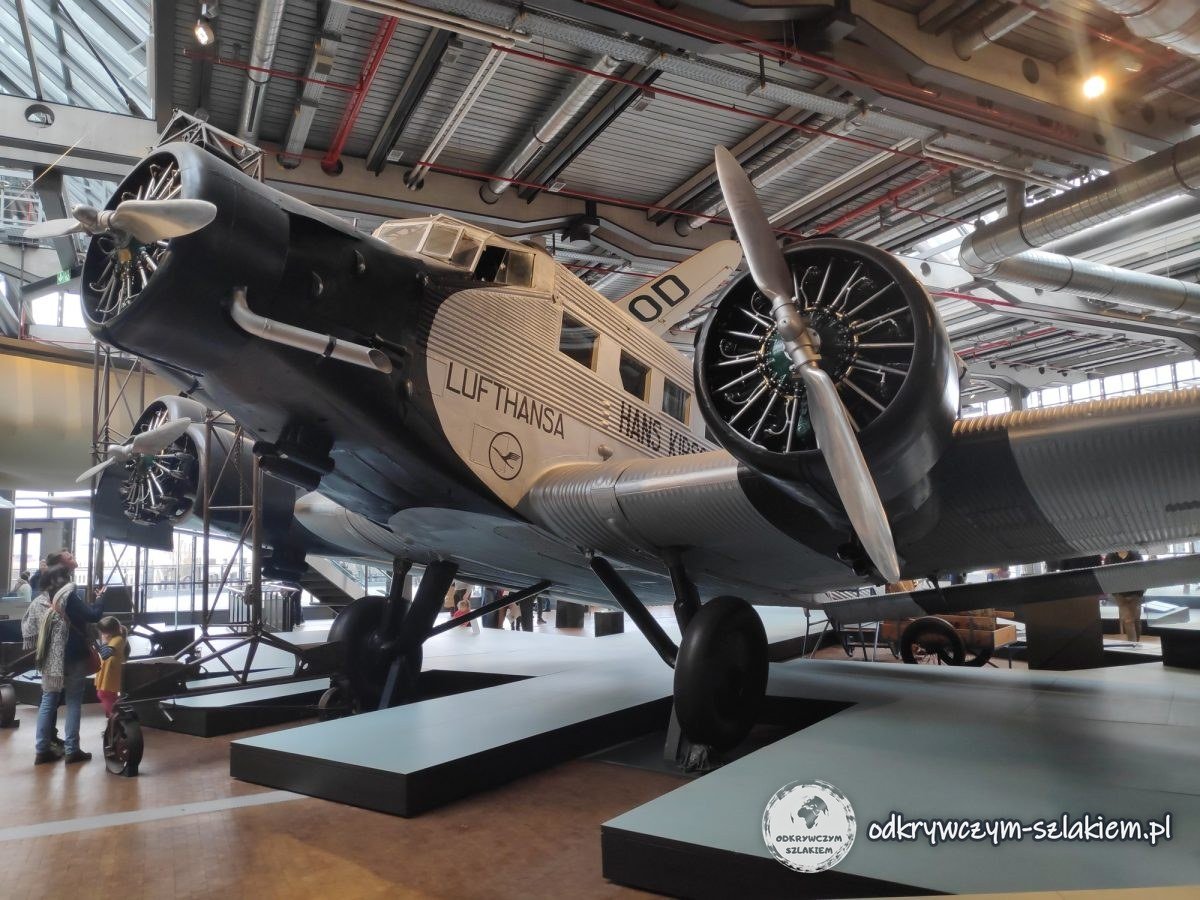 Samolot Junkers Ju 52 w barwach Lufthansy w Muzeum Techniki