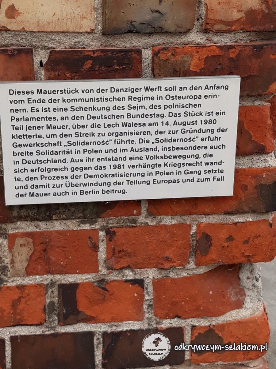 Sign describing the section of the Gdańsk Shipyard wall that Lech Wałęsa climbed in 1980