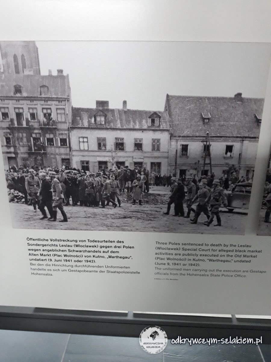 Photo of the public execution of three Poles on the Old Market Square in Kutno in the Topography of Terror exhibition