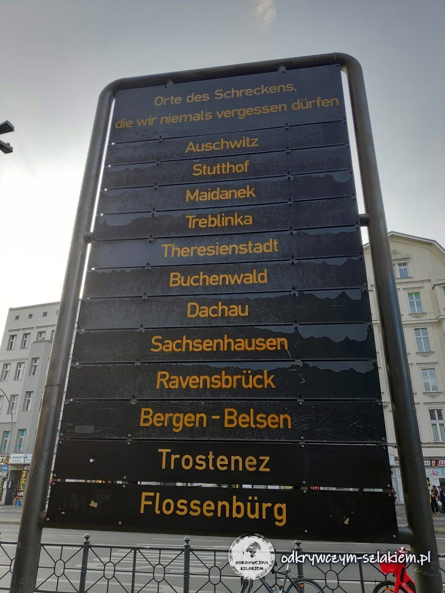 The “Orte des Schreckens, die wir niemals vergessen dürfen” sign with the names of concentration camps at Wittenbergplatz