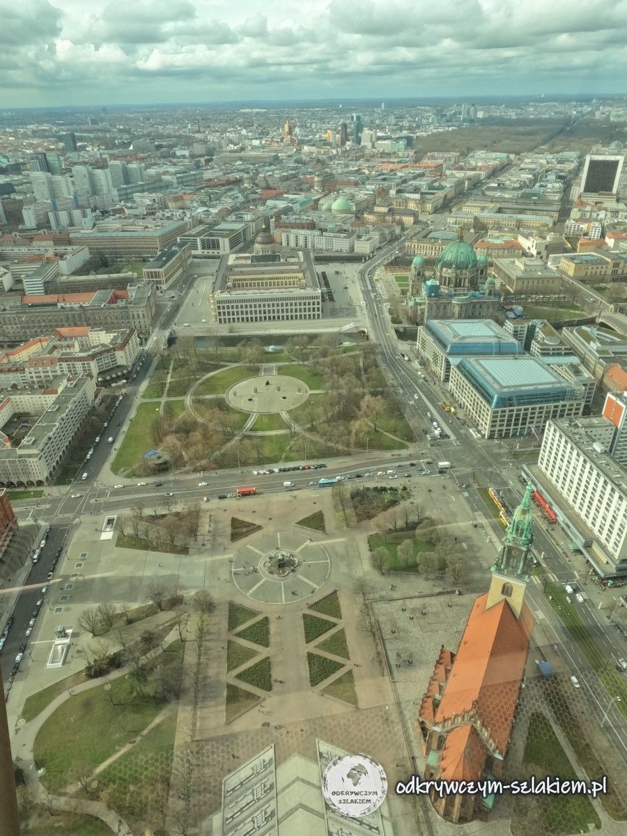 Widok z wieży telewizyjnej na Alexanderplatz