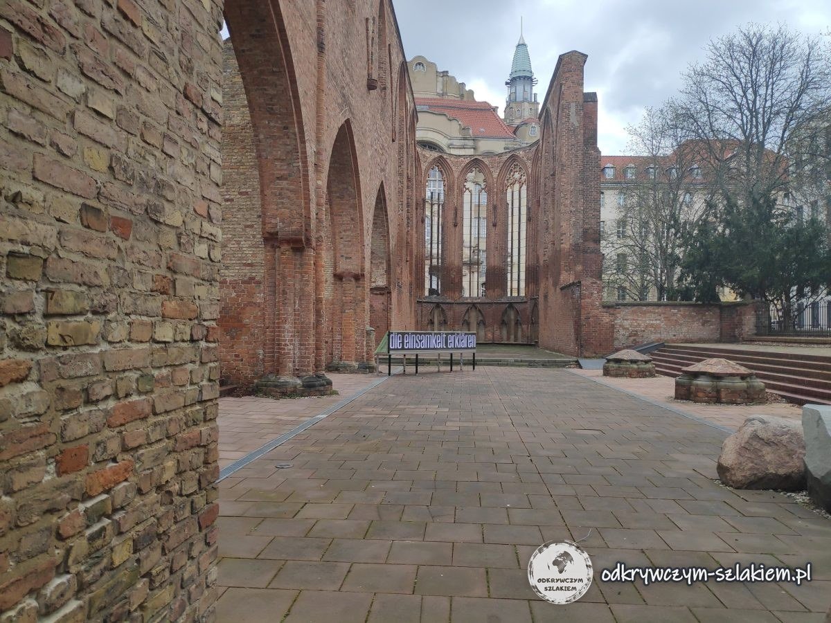 Wnętrze ruin kościoła franciszkanów w Berlinie