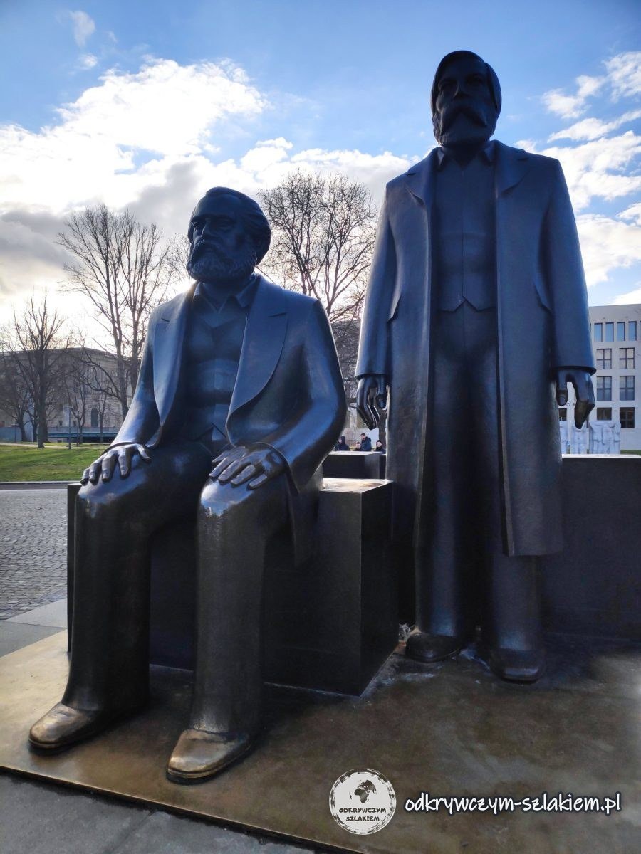 Pomnik Marksa i Engelsa na Marx-Engels-Forum