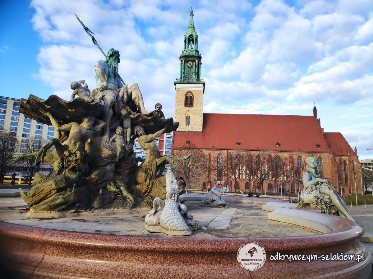 Fontanna Neptuna i kościół Mariacki w Berlinie