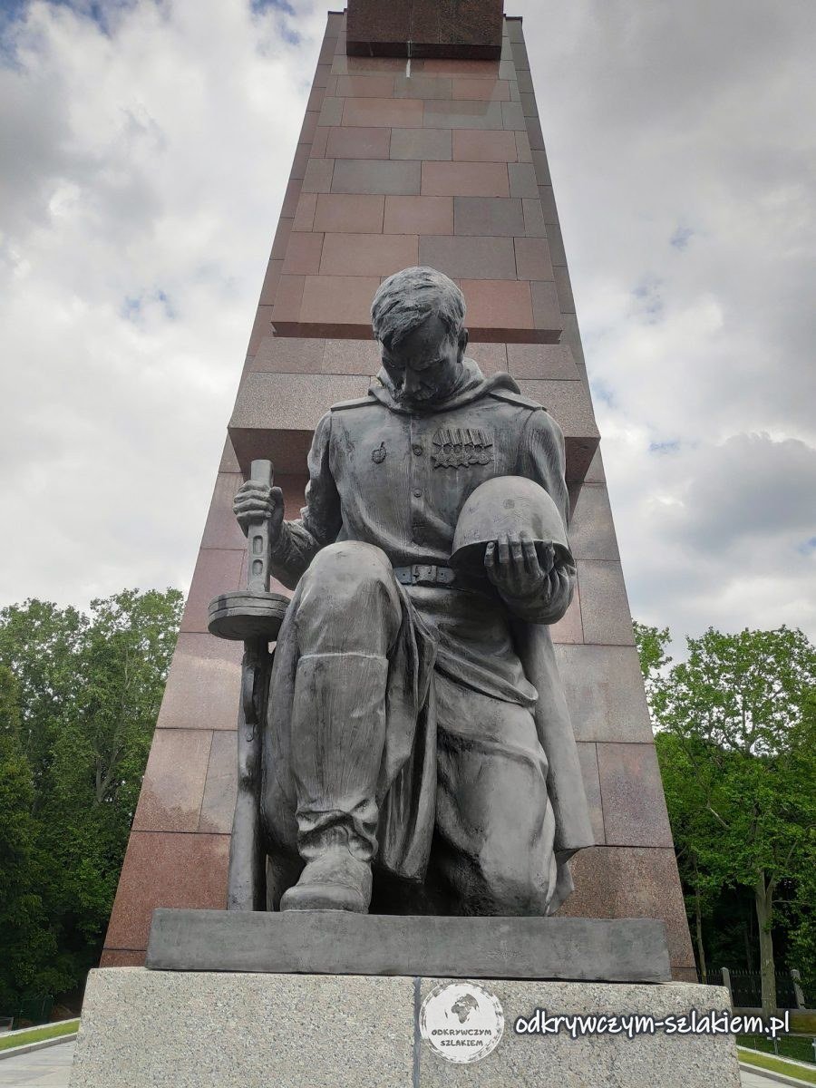 Rzeźba Matki Ojczyzny w Treptower Park