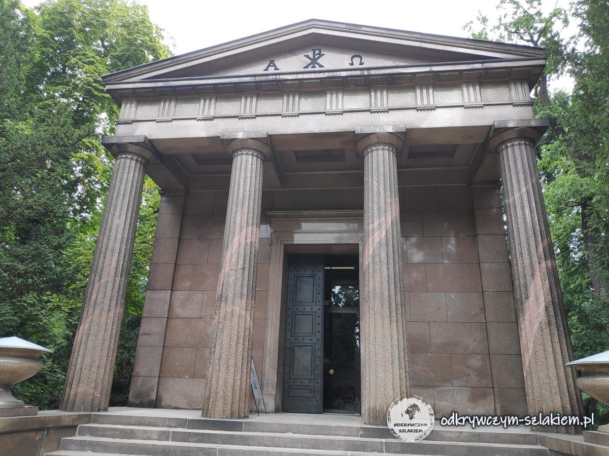 Mauzoleum królowej Luizy w parku Charlottenburg