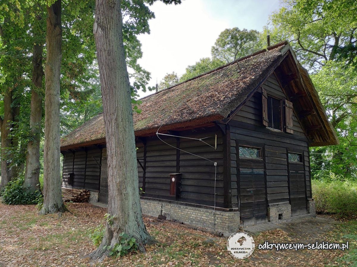 Drewniany domek na Wyspie Pawiej