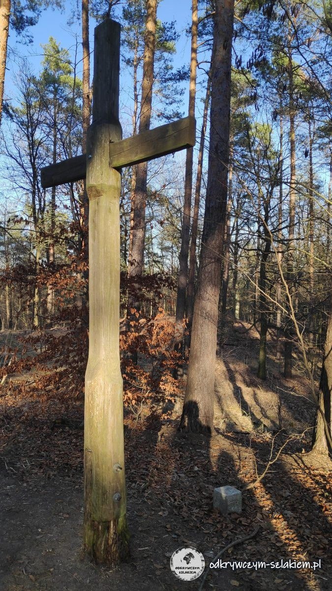 Das Kreuz auf dem Ehrenpfortenberg in der Februarsonne