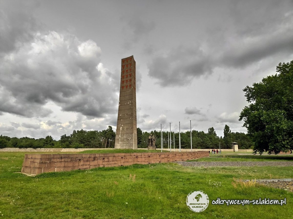 Obelisk pomnika w Miejscu Pamięci Sachsenhausen
