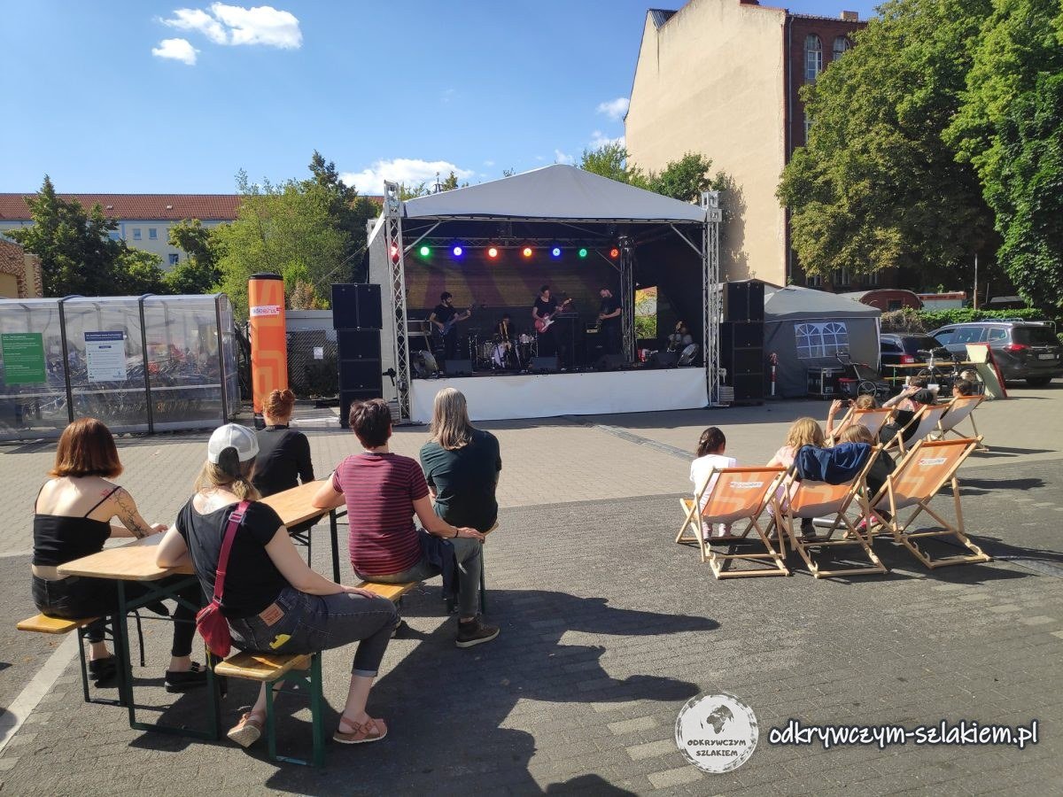 Scena Fête de la Musique w Berlinie w czerwcu 2022 roku