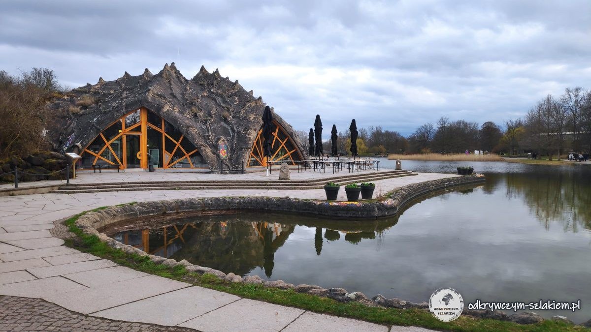 Kawiarnia nad jeziorem w Britzer Garten