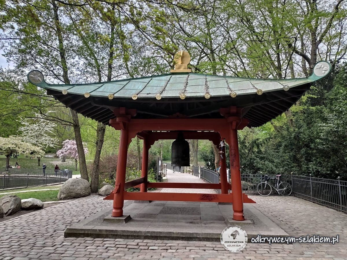 Japoński pawilon z Dzwonem Pokoju w Volkspark Friedrichshain