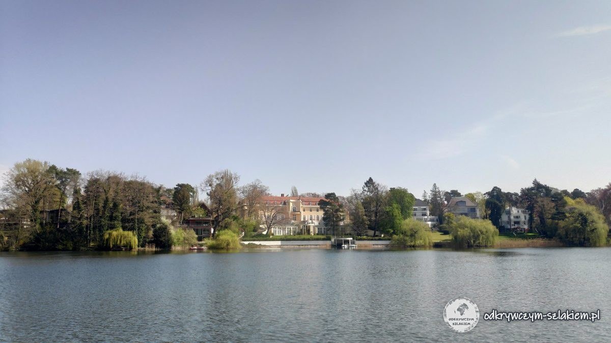 Jezioro Grunewaldsee w lesie Grunewald