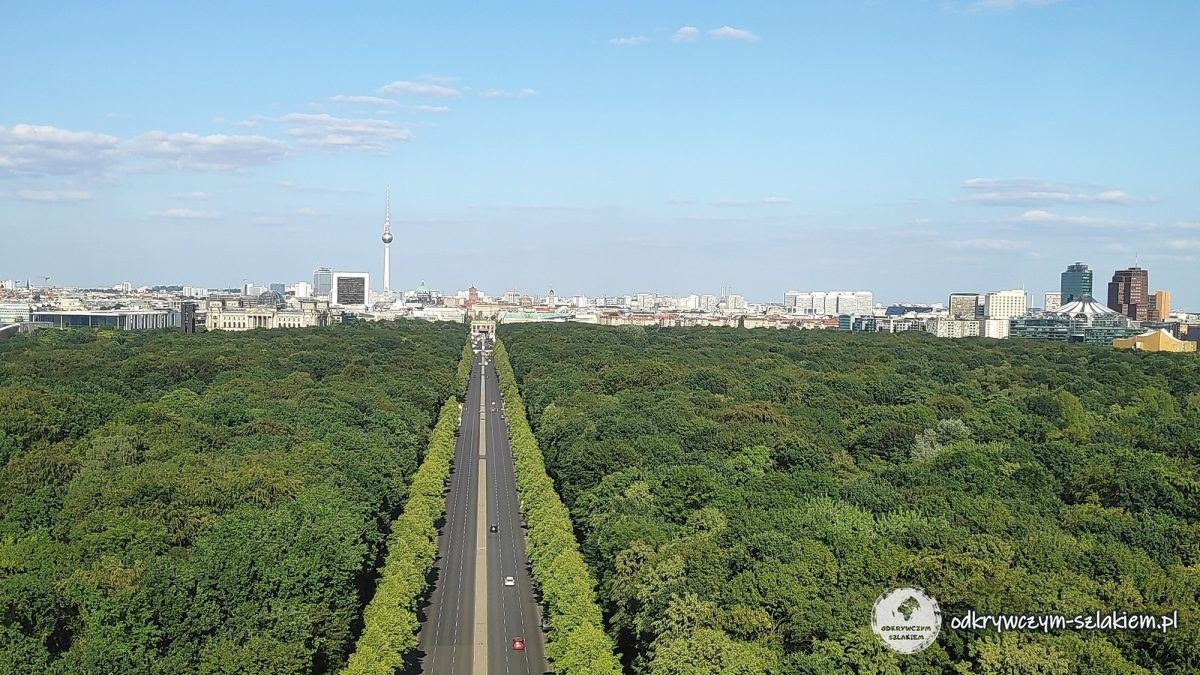 Straße des 17. Juni przecinająca park Tiergarten – widok z Siegessäule
