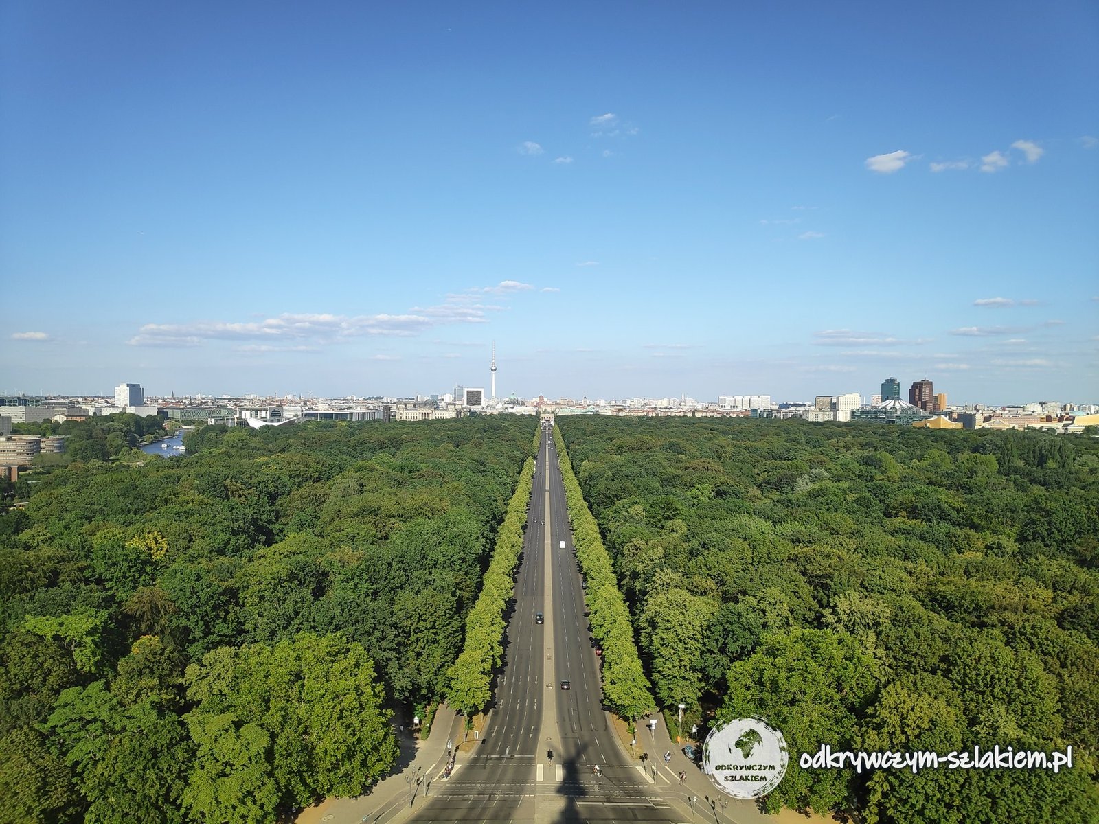 Widok z Kolumny Zwycięstwa na Tiergarten i Straße des 17. Juni w Berlinie