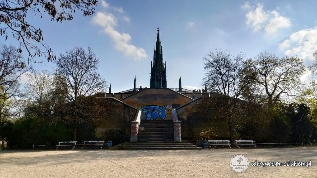 Pomnik Narodowy na wzgórzu Kreuzberg w Viktoriapark