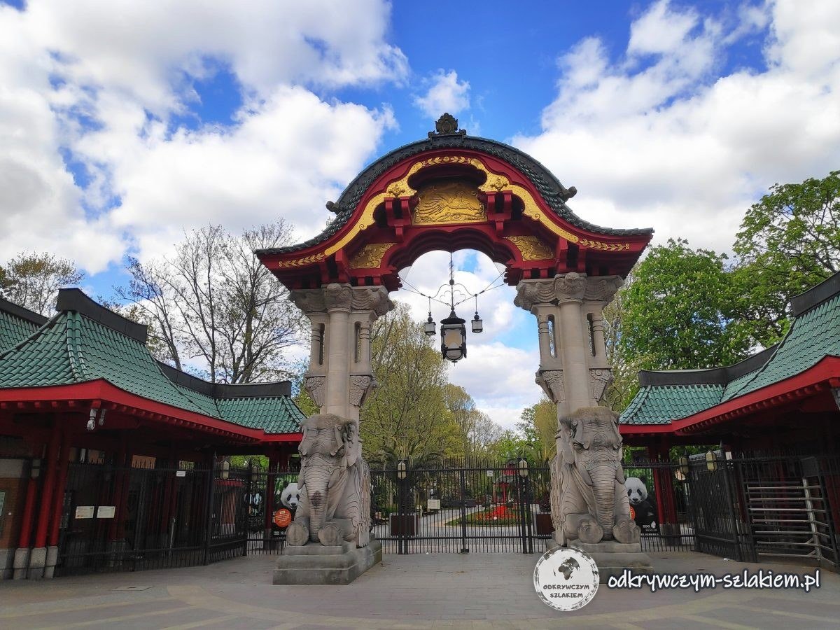 La Puerta de los Elefantes (Elefantentor), entrada al zoo de Berlín