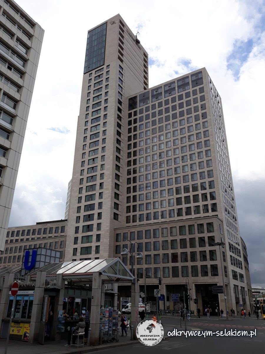 El rascacielos Zoofenster con el hotel Waldorf Astoria en la City West