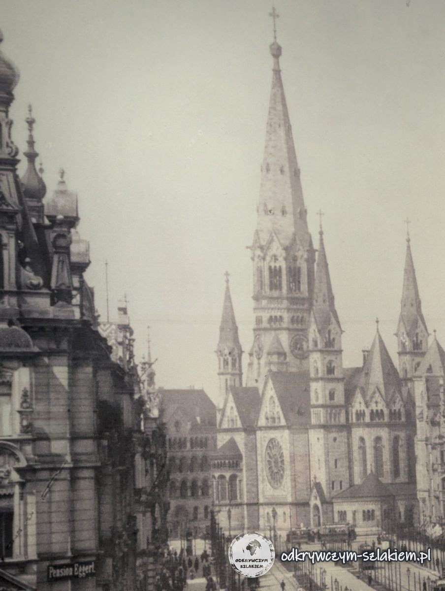 Foto de archivo de la Iglesia Memorial con su alta torre, antes de su destrucción