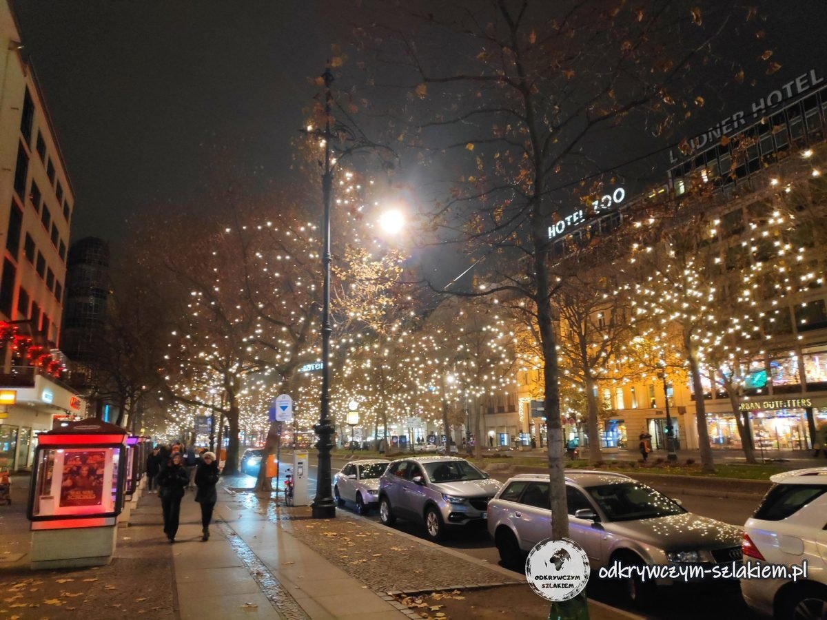 Luces en los árboles junto al Hotel Zoo en el Kurfürstendamm