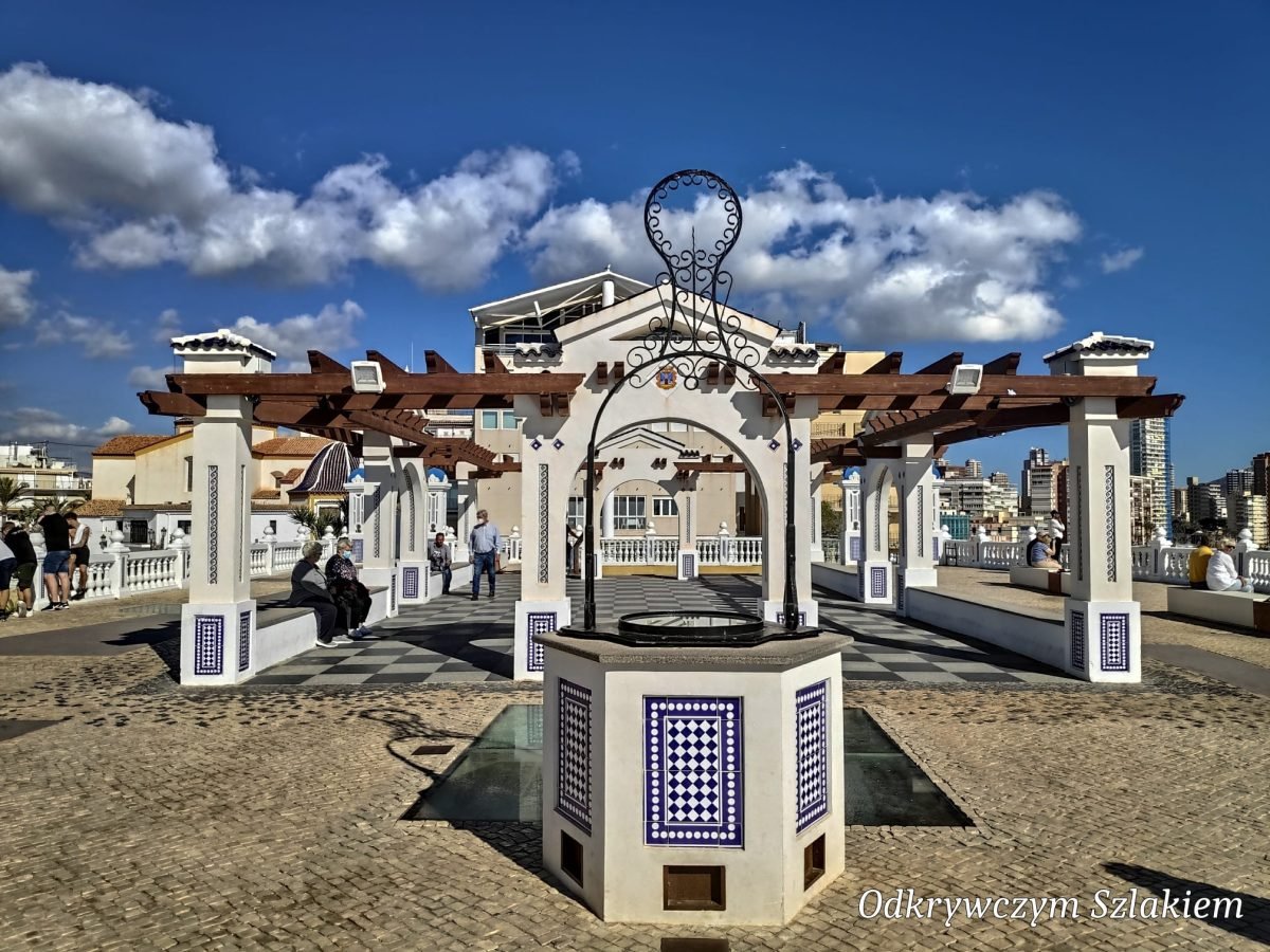 Plac Santa Ana na starym mieście w Benidorm