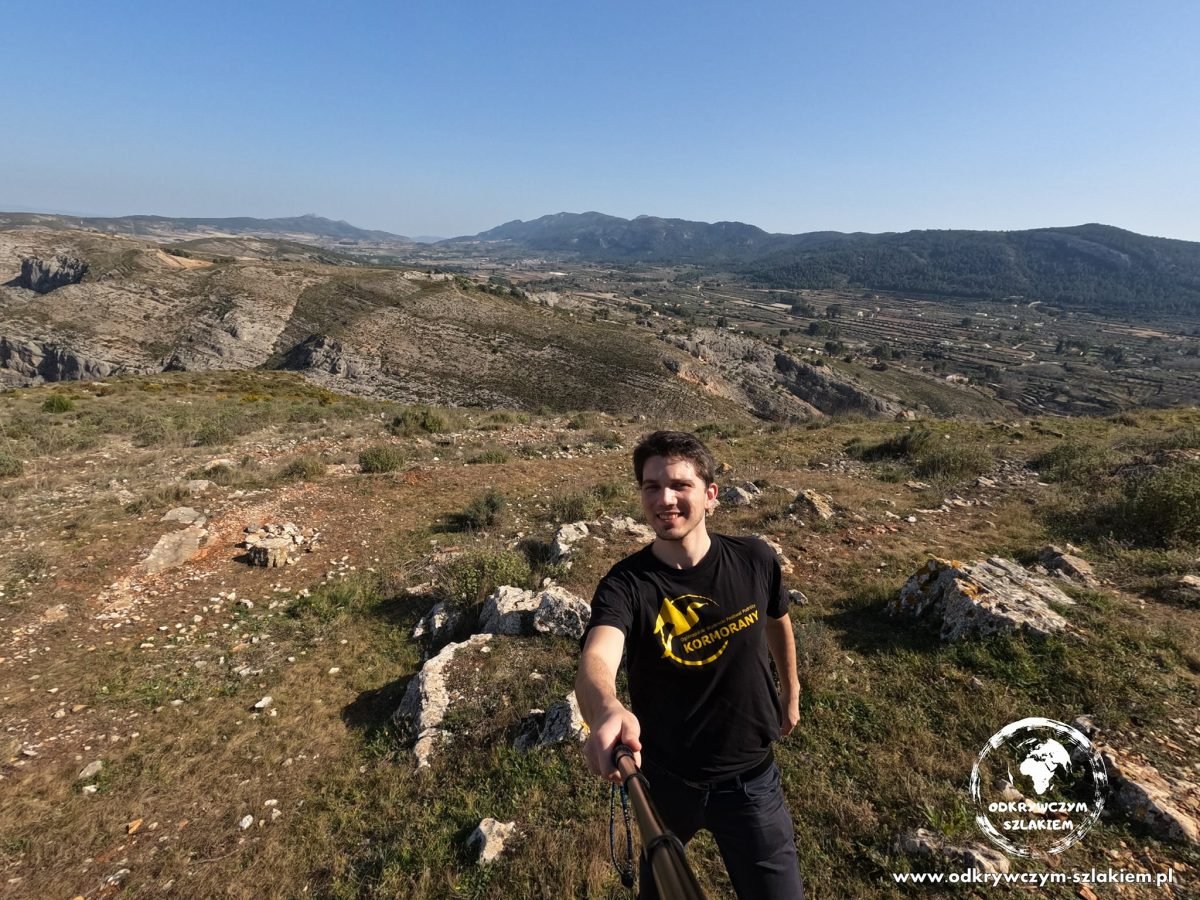 Widok spod Ermita del Sant Crist na góry wokół Bocairent