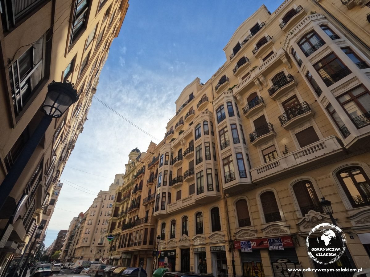 Kamienice przy ulicy Carrer de Castelló w Walencji