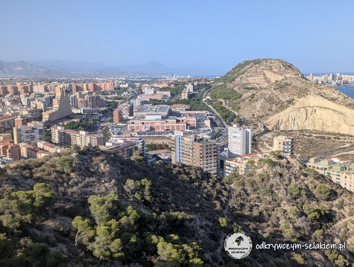 Widok z zamku Santa Bárbara na Alicante