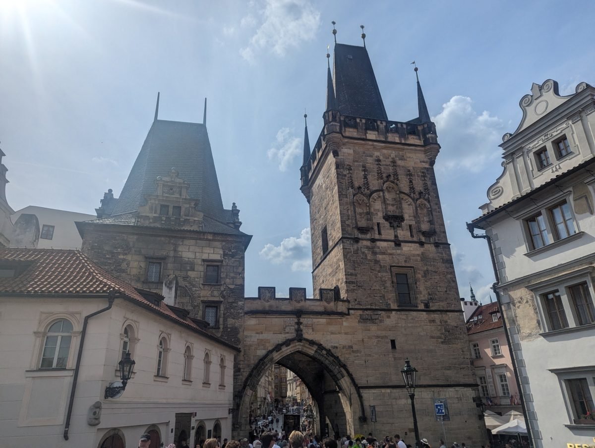 Małostrańskie wieże mostowe z bramą prowadzącą na Most Karola