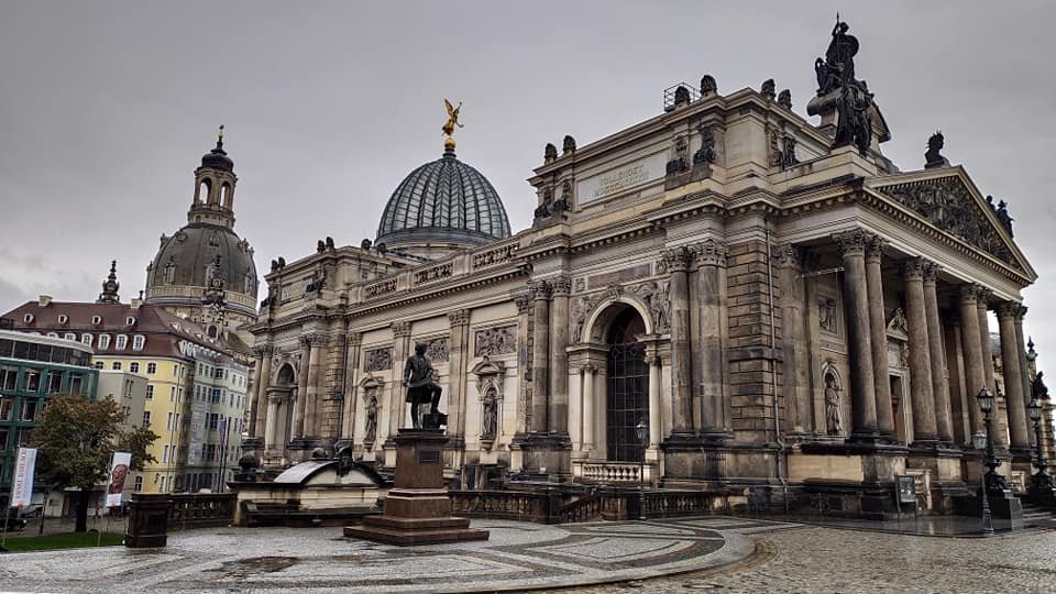 Stare Miasto w Dreźnie z tarasu Brühla – kopuły Akademii Sztuk Pięknych i kościoła Frauenkirche