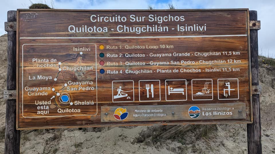 Drewniana tablica z mapą szlaków Circuito Sur Sigchos: Quilotoa, Chugchilán i Isinliví
