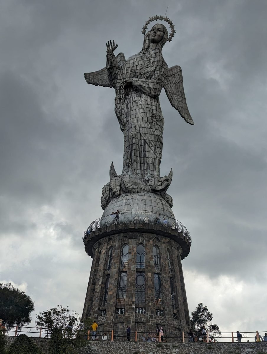 Figura Matki Bożej Virgen de El Panecillo na wzgórzu nad Quito