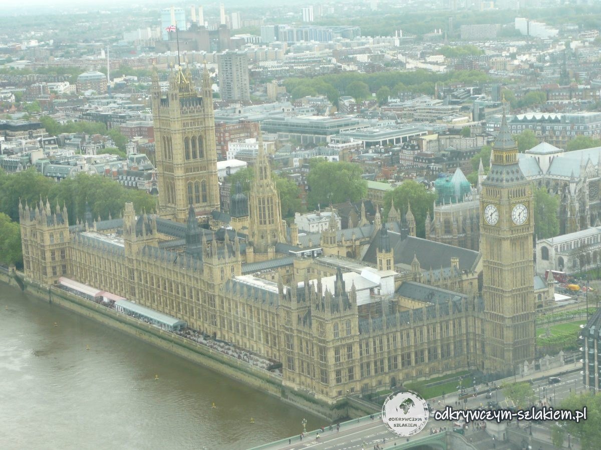 Widok z kapsuły London Eye na Pałac Westminsterski i Tamizę